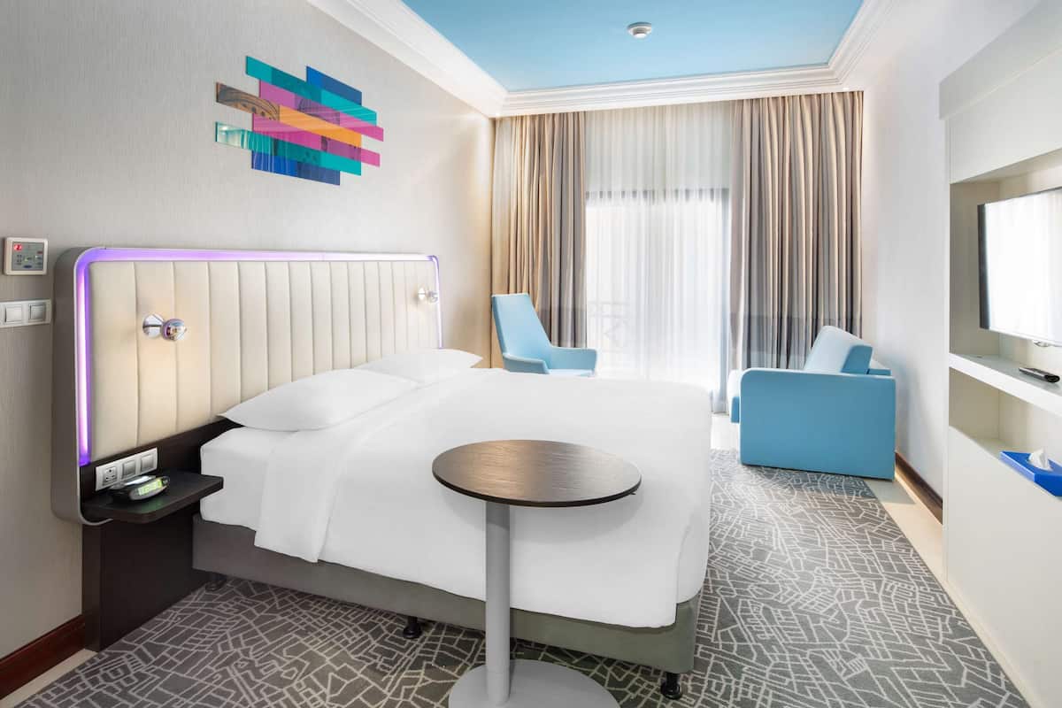 1 bedroom, hypo-allergenic bedding, free minibar, in-room safe