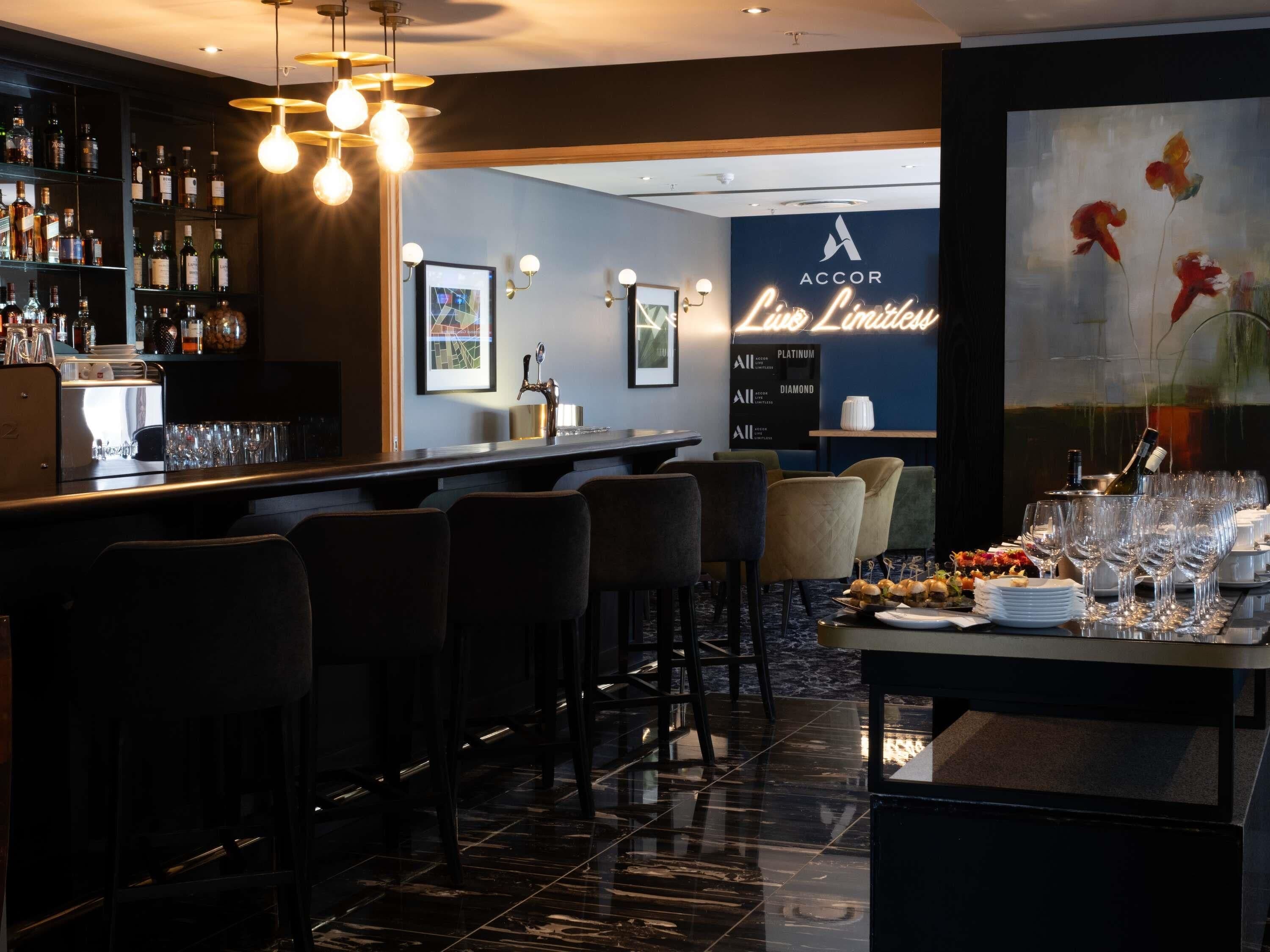 3 bars/lounges, tapas bar, gastropub