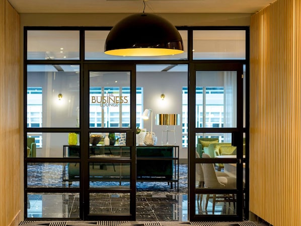 4 restaurants, breakfast, lunch, dinner served; international cuisine