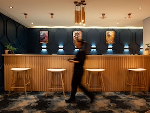 4 restauranter, frokost, lunsj og middag serveres, internasjonale retter