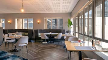 Desayuno buffet (ZAR 365 por persona)