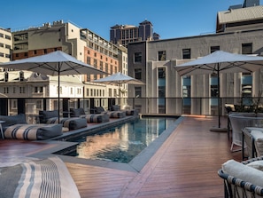 3 bars/lounges, tapas bar, gastropub