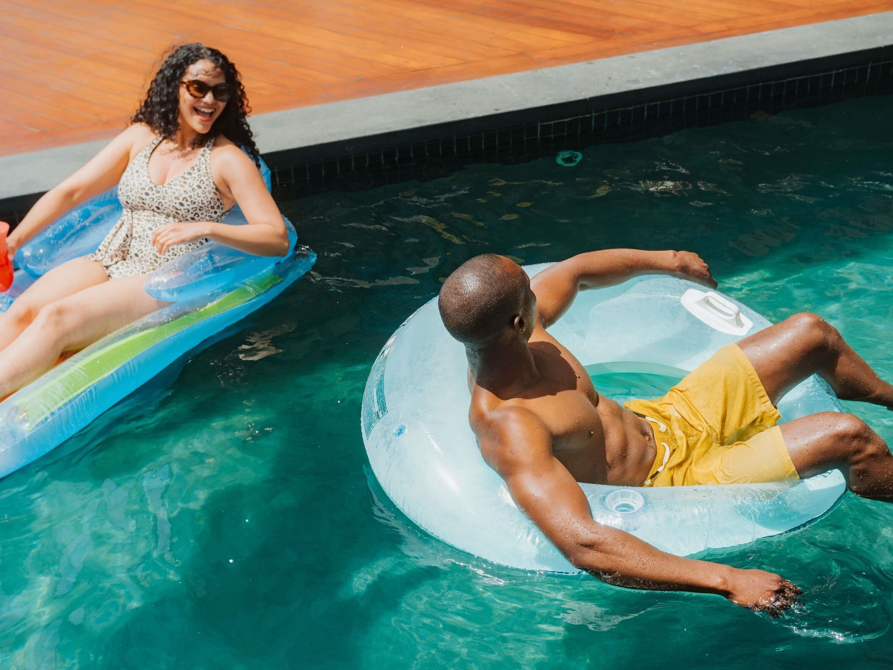 3 bares/lounges, bar de petiscos, gastropub