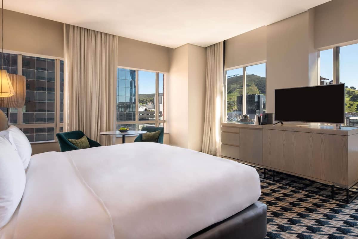 1 bedroom, Egyptian cotton sheets, premium bedding, down duvets