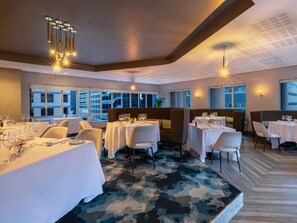 4 restaurants, spécialités Cuisine internationale