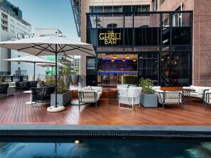 3 bars/lounges, tapas bar, gastropub