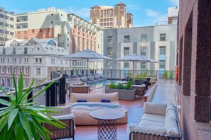 Outdoor pool, free cabanas, pool umbrellas