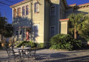 Standard Suite, Ensuite (Henry Suite) | BBQ/picnic area - Printmaker's Inn (Savannah)