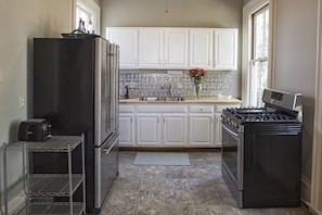 Luxury Suite, Ensuite (Nichols Suite) | Private kitchen - Printmaker's Inn (Savannah)