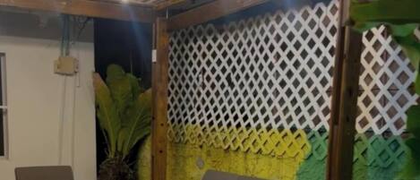 Téléviseur à écran plat de 32 po avec télévision par câble, téléviseur