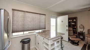 Condo (Sea Club II - 11E) | Ruang makan