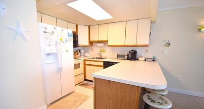 Harbour Island 302L by RedAwning