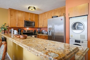 Appart'hôtel, 2 chambres | Cuisine privée | Réfrigérateur, micro-ondes, four, cafetière/bouilloire