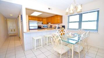 Condo, 3 habitaciones | Restaurantes