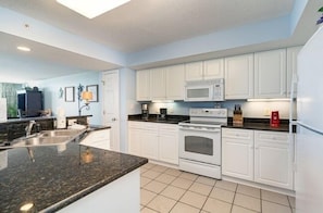 Condo, 3 Bedrooms | Private kitchen