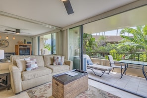 Leilighet, 1 soverom | Oppholdsområde | DVD-spiller og bøker