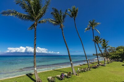 Paki Maui #109 1 Bedroom Condo by RedAwning