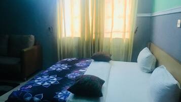 Silver Suite | Schreibtisch, laptopgeeigneter Arbeitsplatz, Bettwäsche