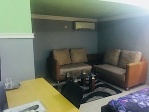 Silver Suite | Desk, laptop workspace, bed sheets - Sylva Link Hotel (Lagos)