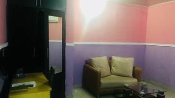 Silver Conference Room | Schreibtisch, laptopgeeigneter Arbeitsplatz, Bettwäsche