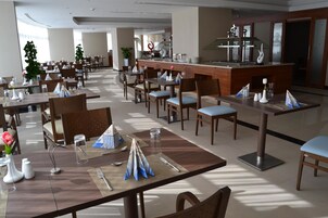 Daily buffet breakfast (SAR 50 per person)