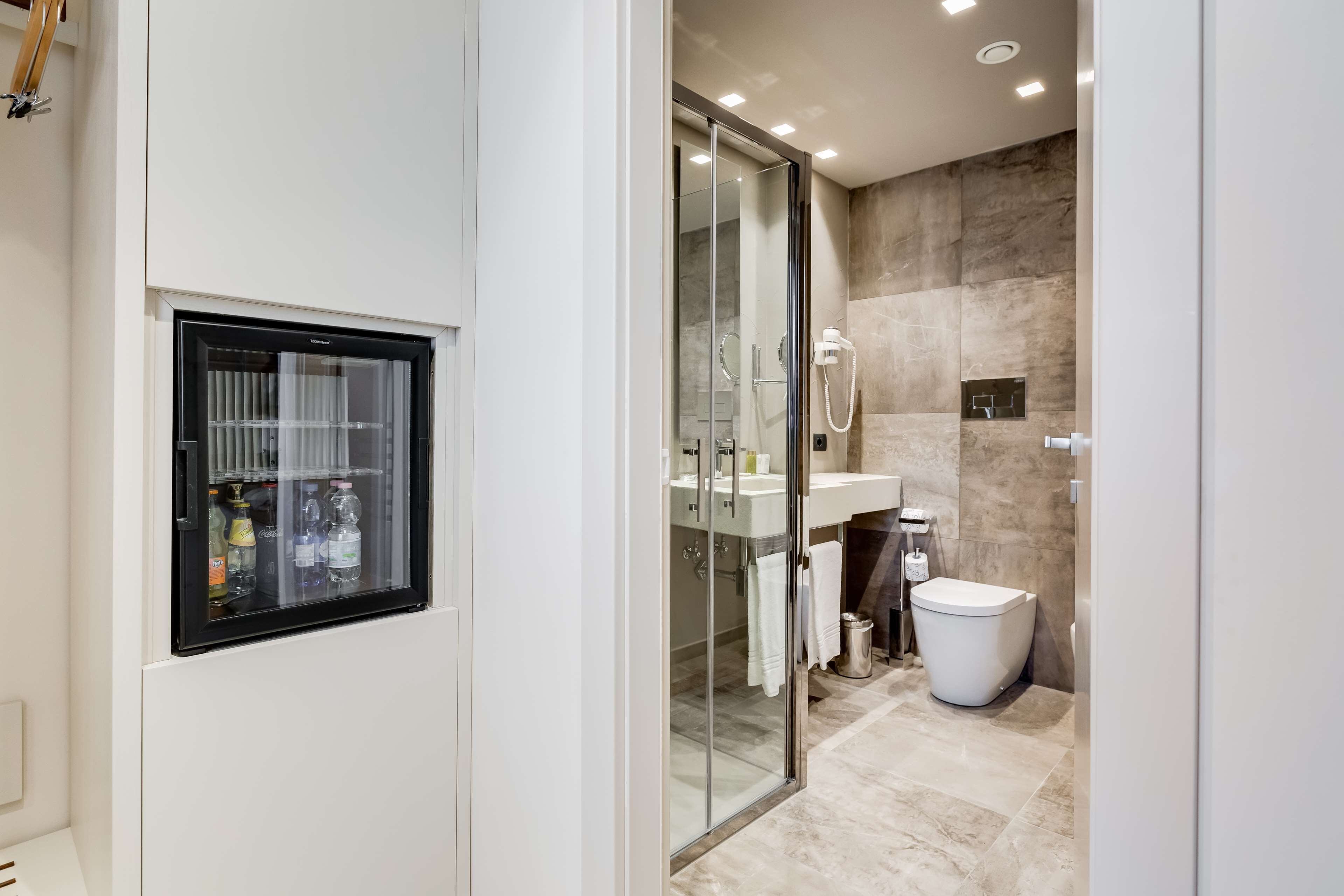 shower, free toiletries, hair dryer, bidet