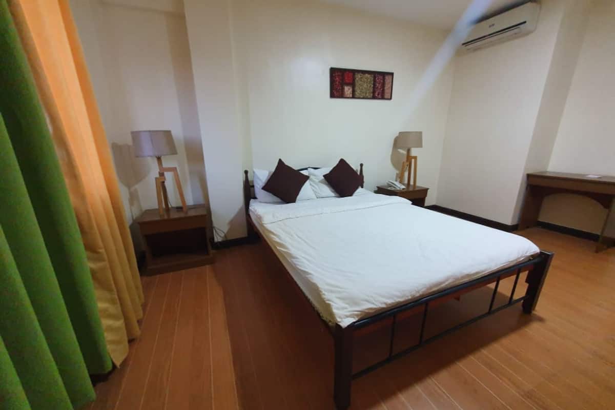family suite | 3 bedrooms, soundproofing, free wifi, bed sheets