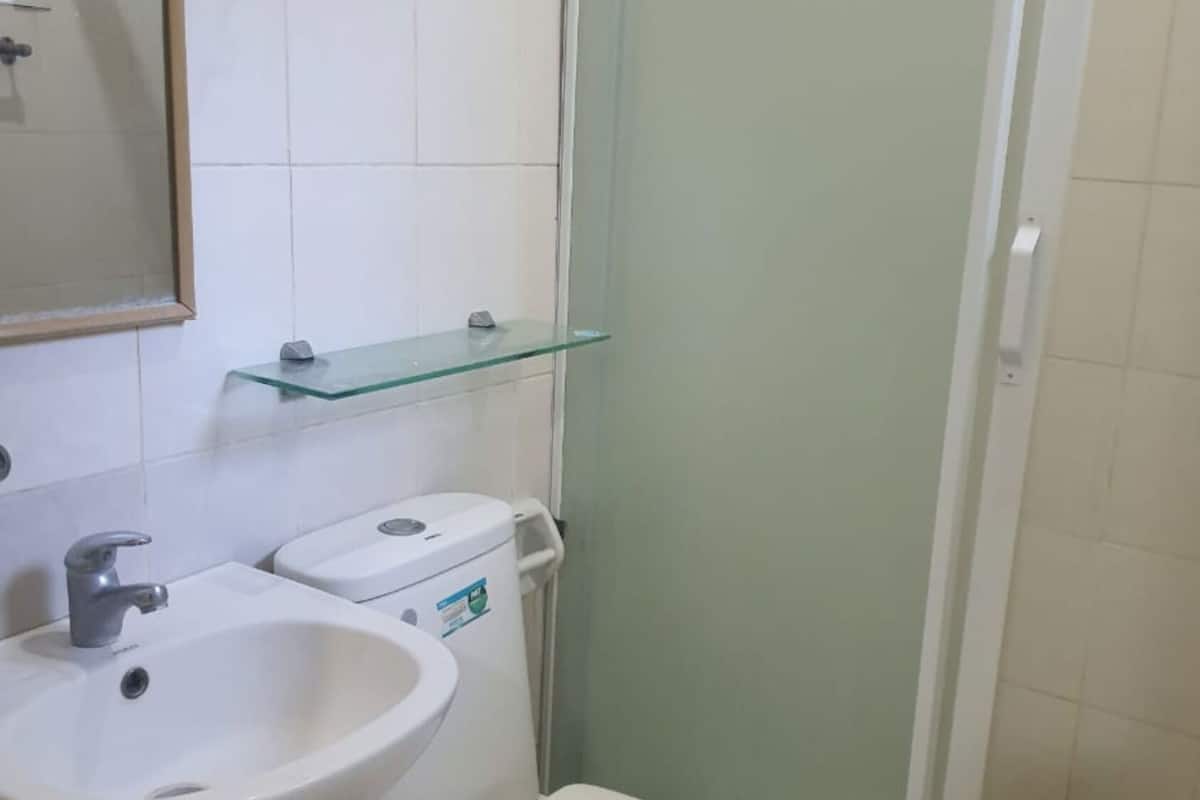 family suite | bathroom | shower, rainfall showerhead, free toiletries, bidet