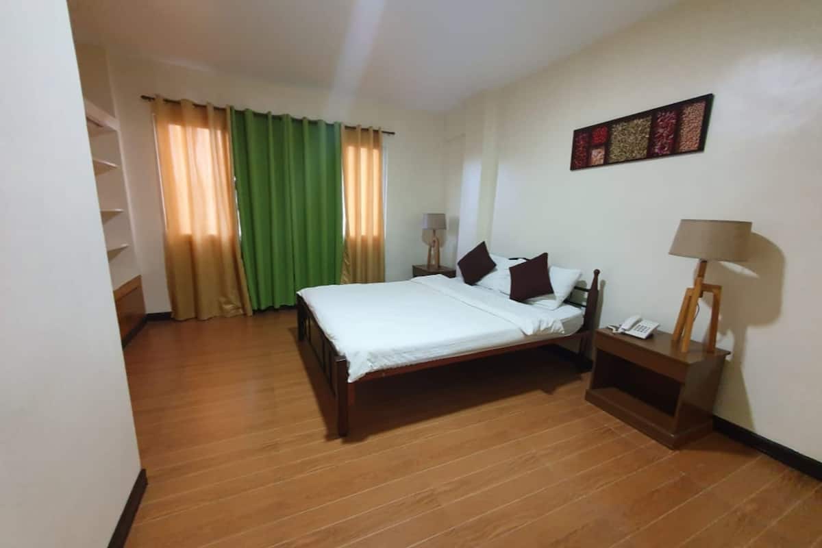 family suite | 3 bedrooms, soundproofing, free wifi, bed sheets