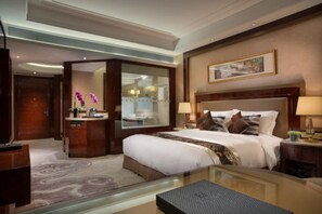 Standard Queen Room  | Minibar, in-room safe, desk, blackout drapes - Slater International Hotel (Xi'an)