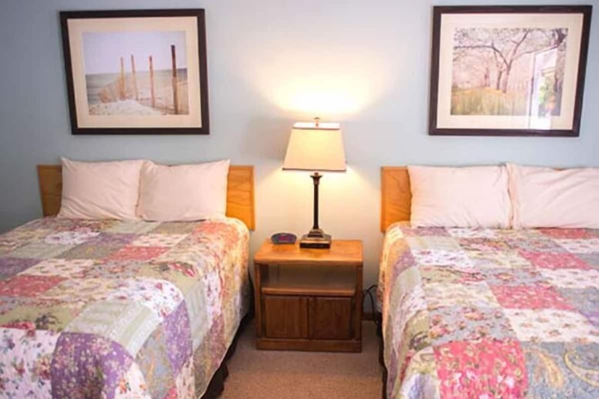 Standard Room, 2 Double Beds | Iron/ironing board, free WiFi, bed sheets