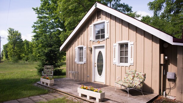 Cabin | Terrace/patio - M-22 Inn Suttons Bay (Suttons Bay)