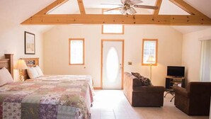 Cabin | Iron/ironing board, free WiFi, bed sheets - M-22 Inn Suttons Bay (Suttons Bay)