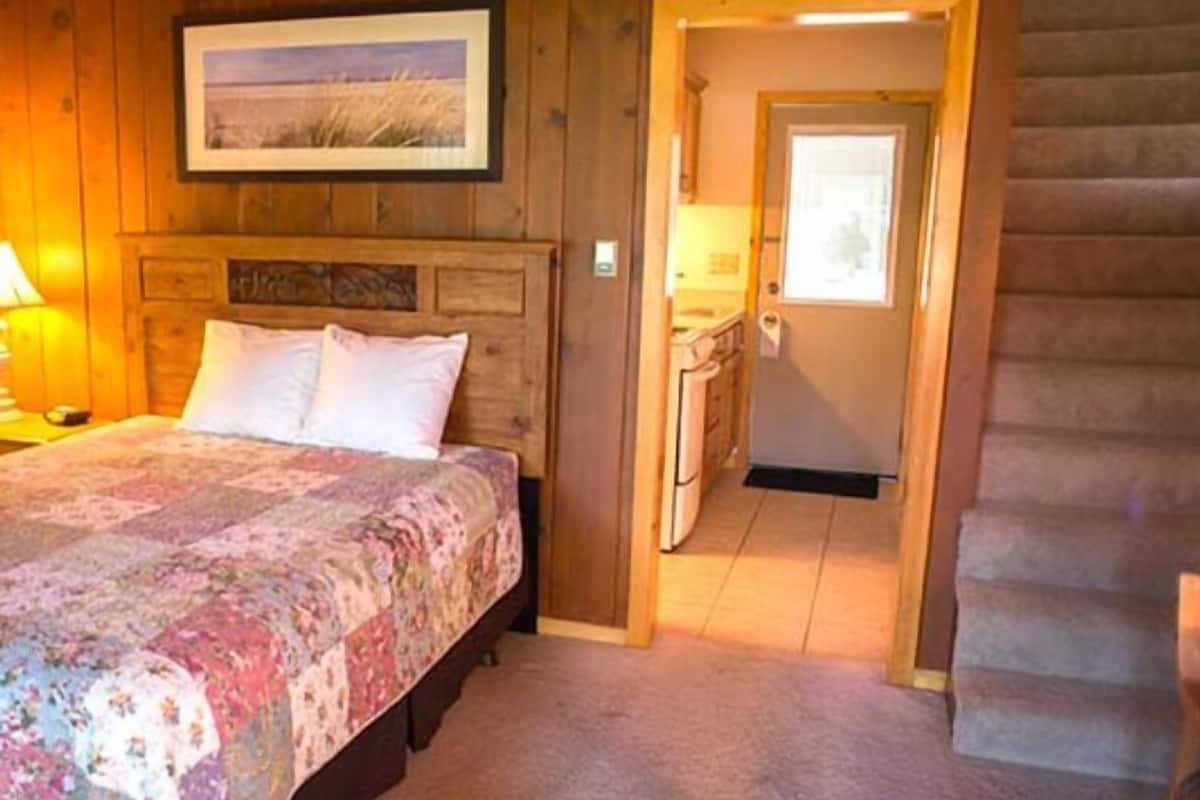 Room, 2 Queen Beds, Kitchen