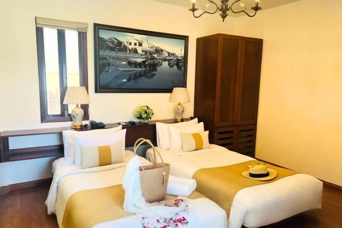 Minibar, coffres-forts dans les chambres, bureau