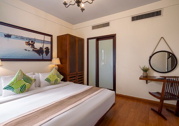 Grand Double Room, River View | Minibar, in-room safe, desk, laptop workspace