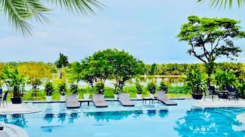 Utendørsbasseng, bassengtelt (inkludert) og bassengparasoller