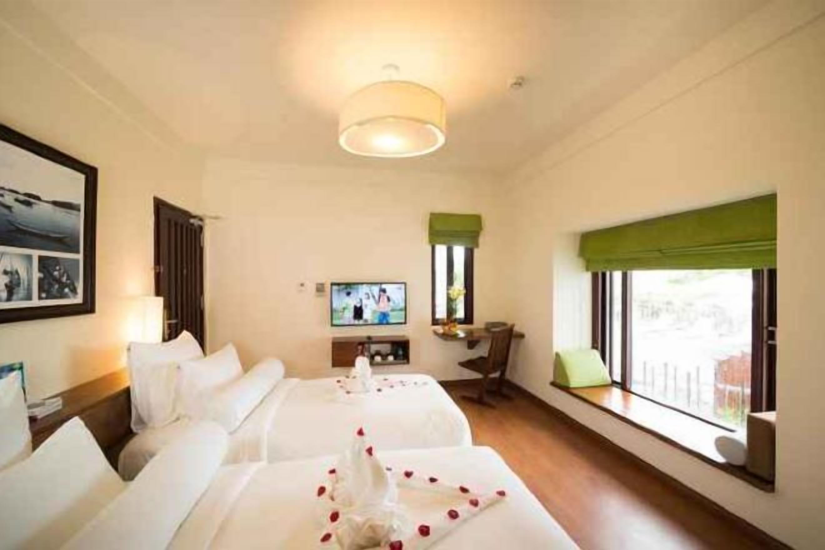 ミニバー、セーフティボックス (室内)、デスク、ノートパソコン用作業スペース