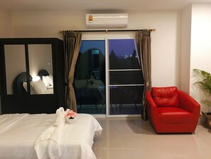 Minibar, Schreibtisch, kostenloses WLAN, Bettwäsche
