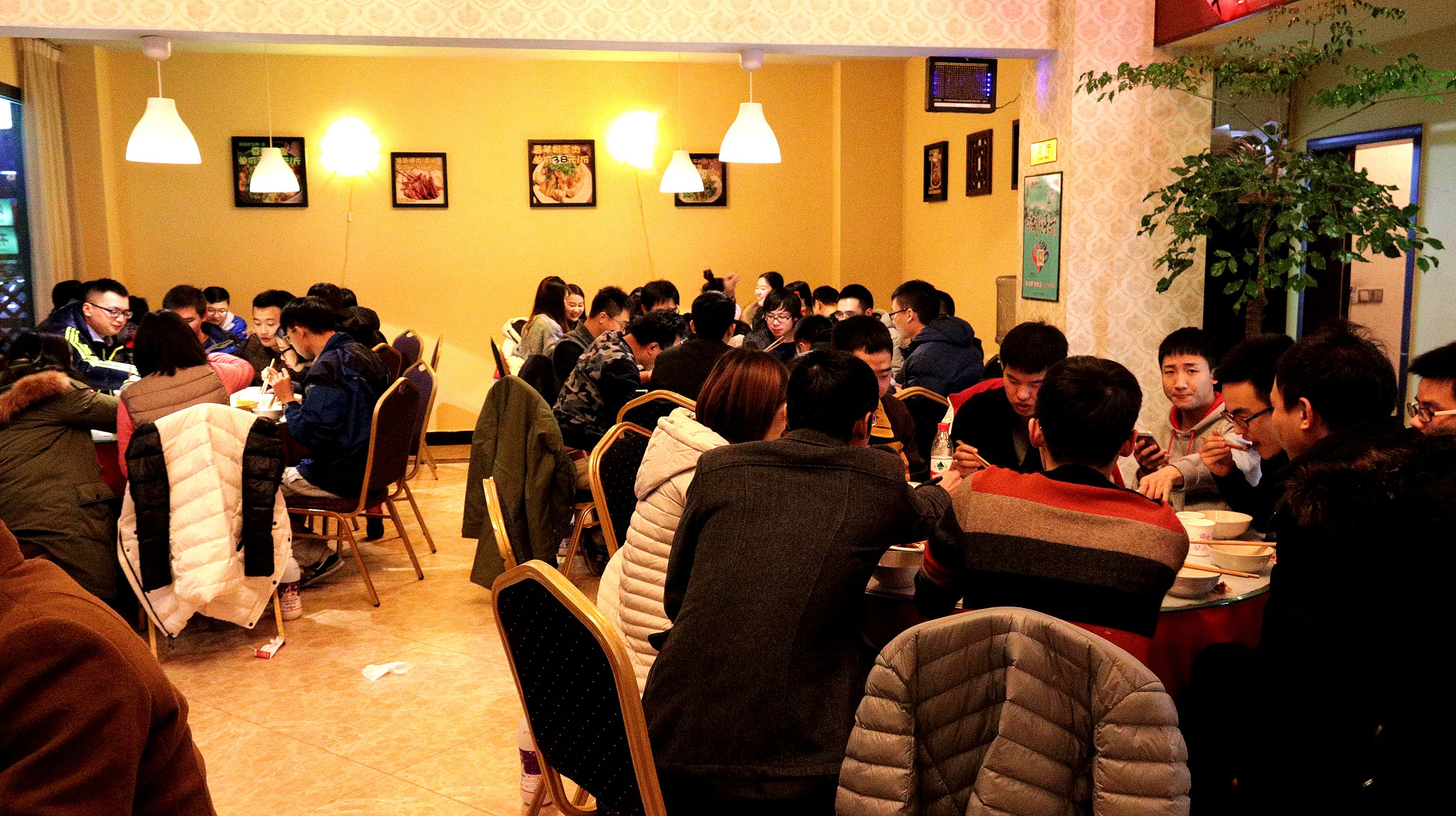 2 restaurants, breakfast, lunch, dinner served; chinese cuisine