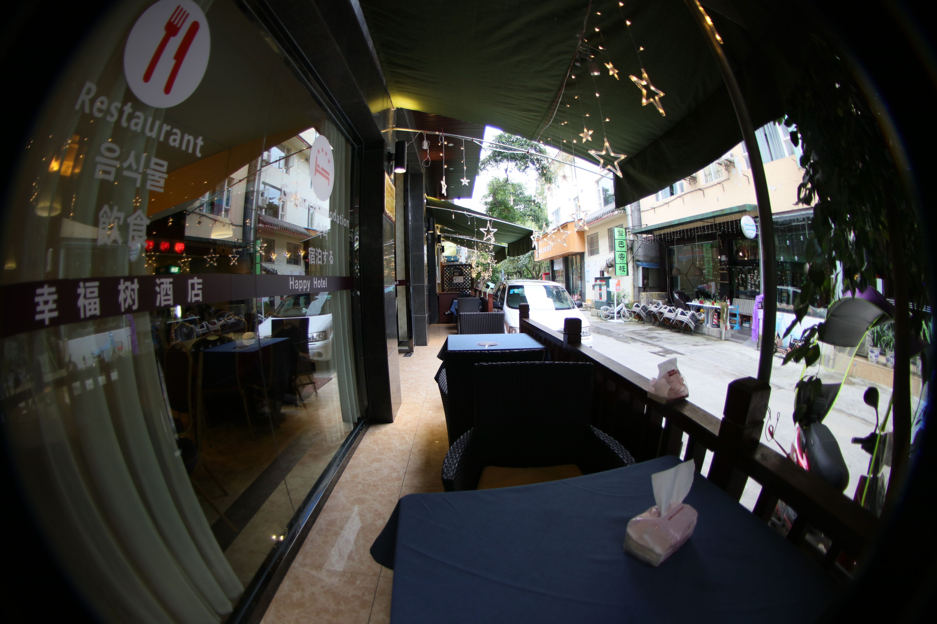 2 restaurants, breakfast, lunch, dinner served; chinese cuisine