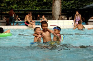 3 piscinas cubiertas, 3 piscinas al aire libre