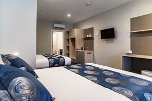 1 dormitorio, escritorio, espacio para trabajar con un portátil