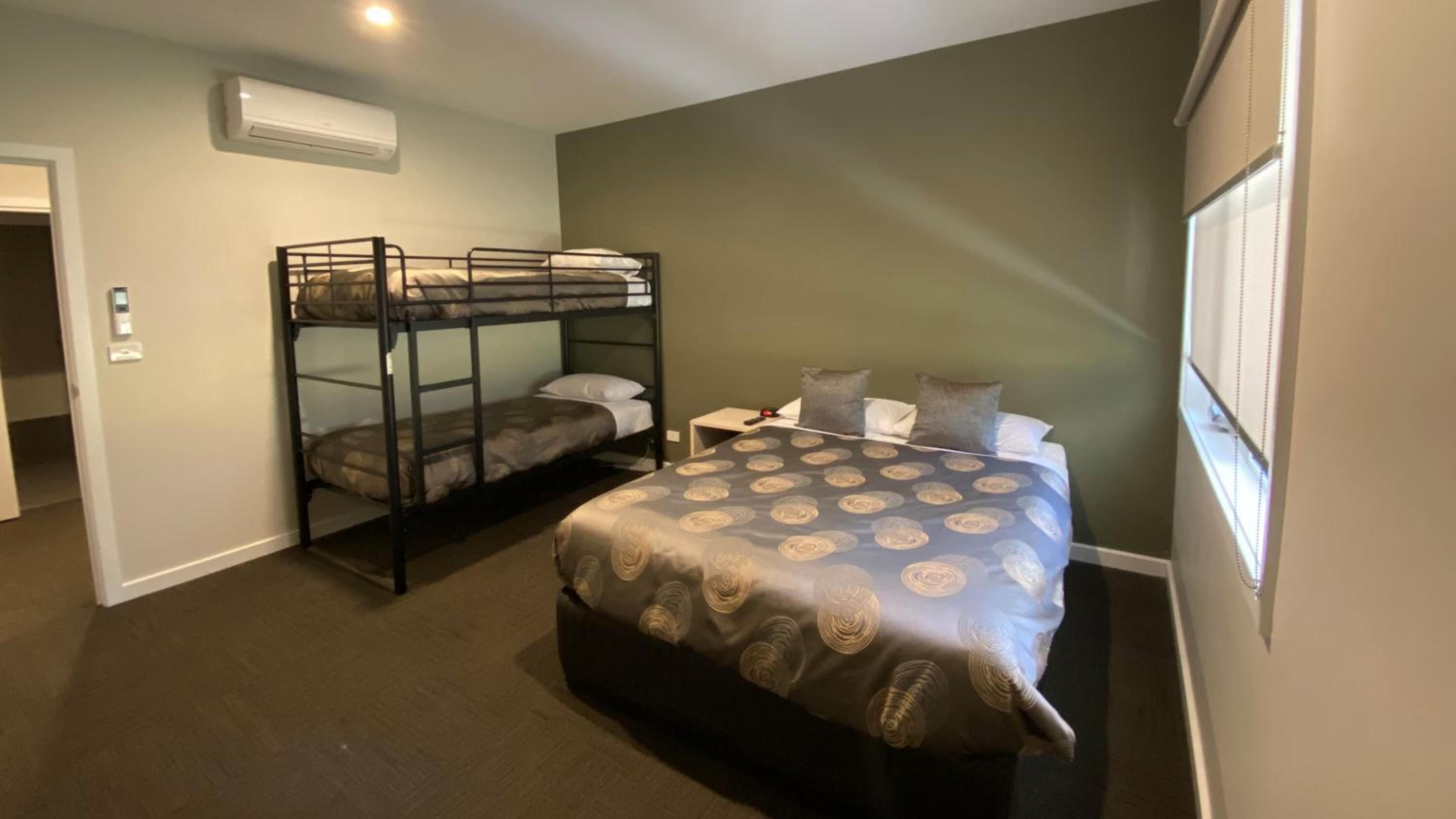 1 bedroom, desk, laptop workspace, free wifi