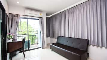 Deluxe Double Room | Living area | Flat-screen TV