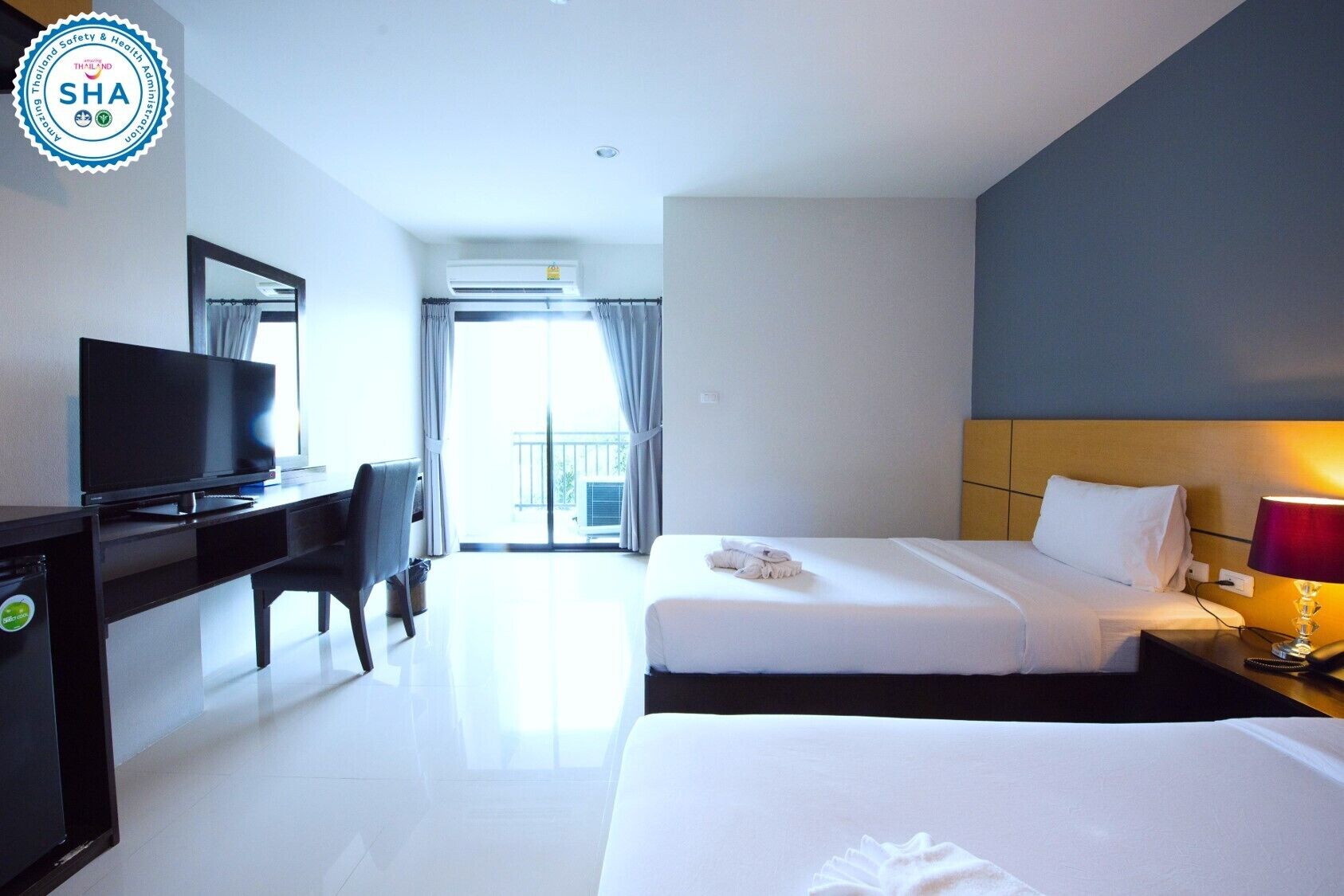 standard twin room | desk, free wifi, bed sheets