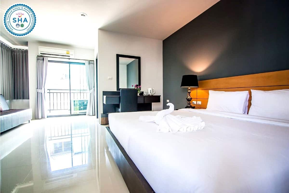 deluxe double room | desk, free wifi, bed sheets