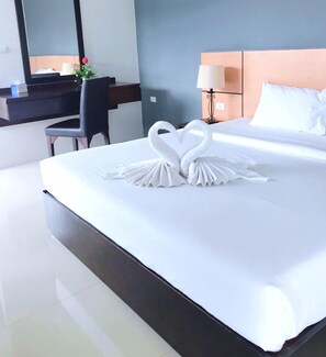 Deluxe Double Room | Escritorio, wifi gratis y ropa de cama 