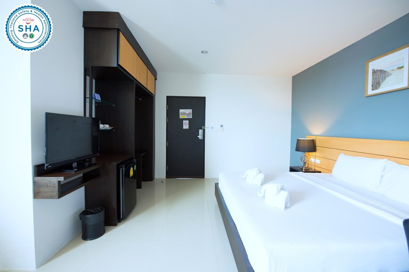 standard double room | desk, free wifi, bed sheets