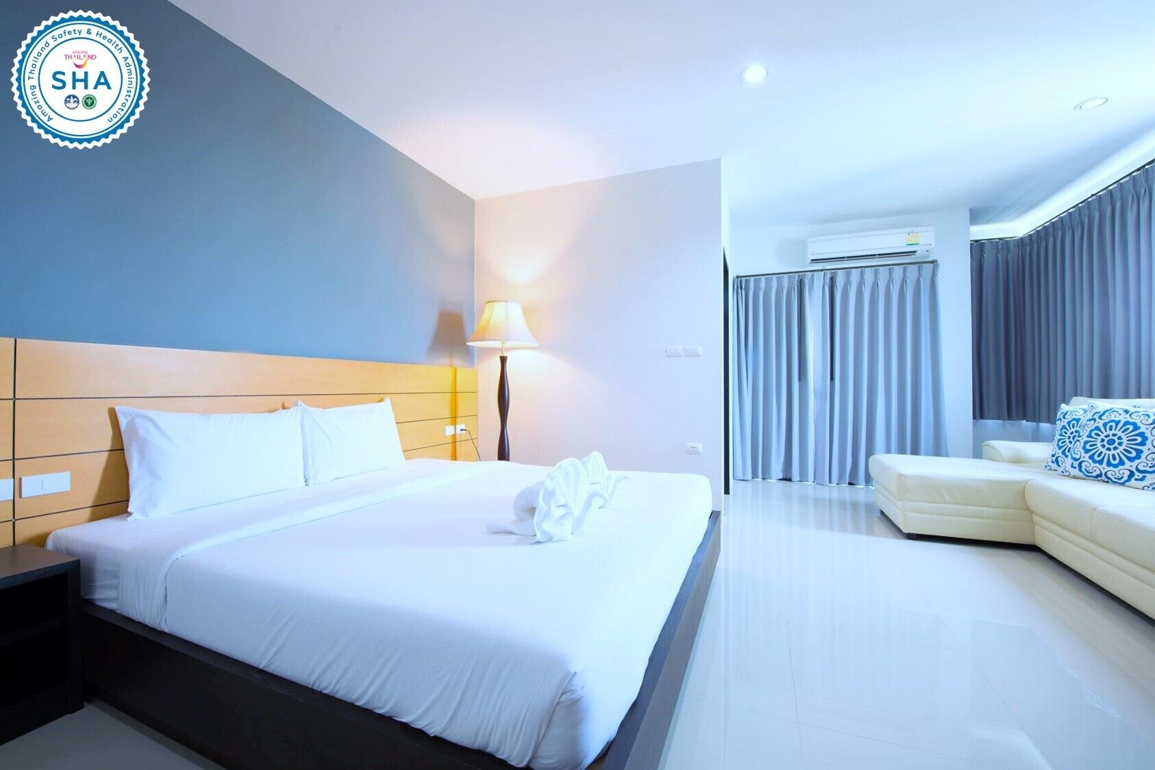 family 2 bedroom | desk, free wifi, bed sheets